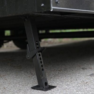 Impact Trailers | Blog Post | Featured Image | rear-stabilizer-jacks