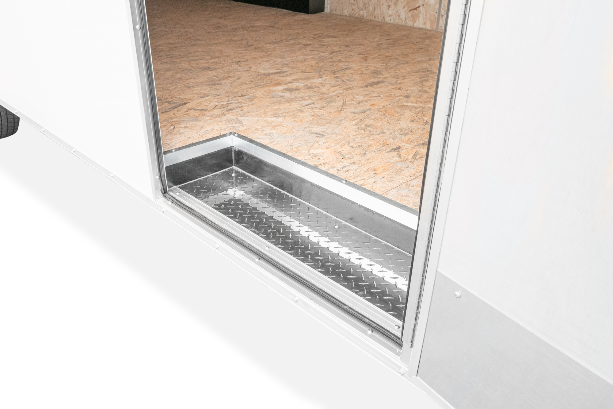 Impact Tremor V Nose Car Hauler Trailer Step